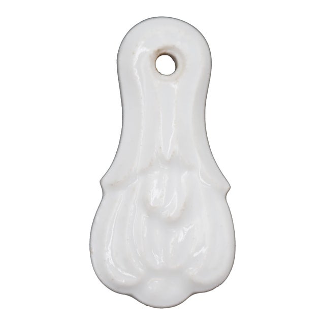 Antique Ceramic Acanthus Leaf Keyhole Draft Cover For Sale