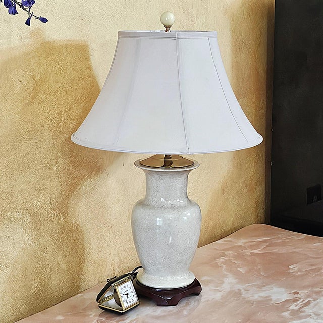 Vintage Ivory Speckled Ceramic Ginger Jar Style Table Lamp With Cream Shade & Wood Base For Sale - Image 13 of 18
