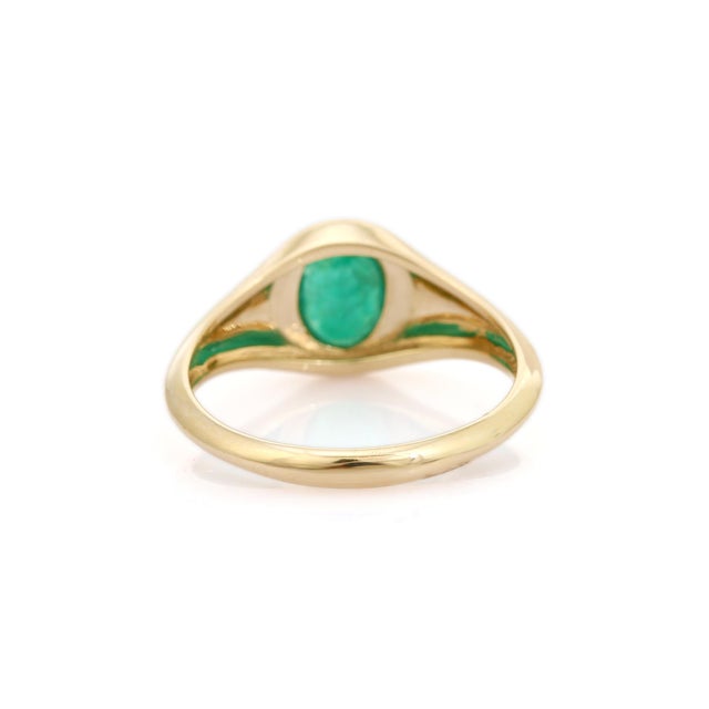 Metal Luxurious Bezel Set 14k Gold Rich Emerald Signet Ring Size 5.5 For Sale - Image 7 of 11
