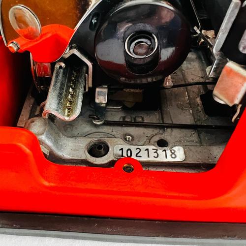 Gold Vintage Portable Underwood 35 Typewriter For Sale - Image 8 of 11