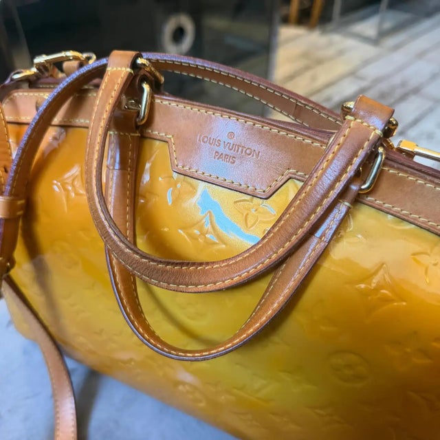 A 2002 Louis Vuitton Brea Monogram Yellow Vernis Patent Leather Shoulder Bag For Sale - Image 16 of 18