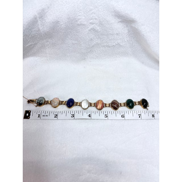 Mid‑Century Carved Semi-Precious Gemstone Scarab Bracelet • 12k Gf Clasp • Egyptian Revival For Sale - Image 4 of 13