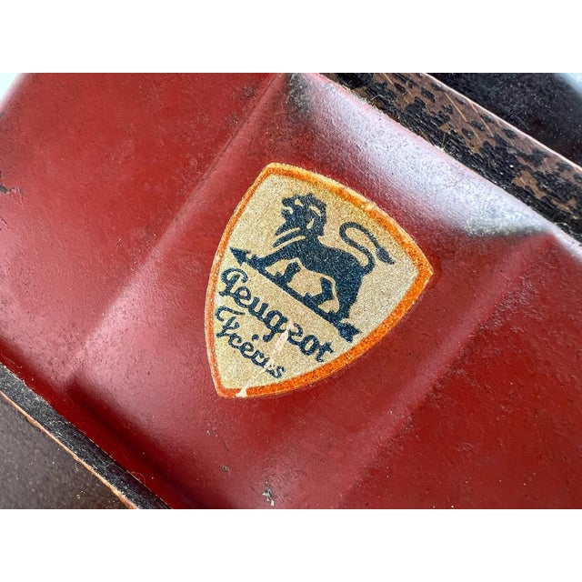 Metal French Red Metal and Bakelite Coffee Grinder from Peugeot, 1940s For Sale - Image 7 of 12