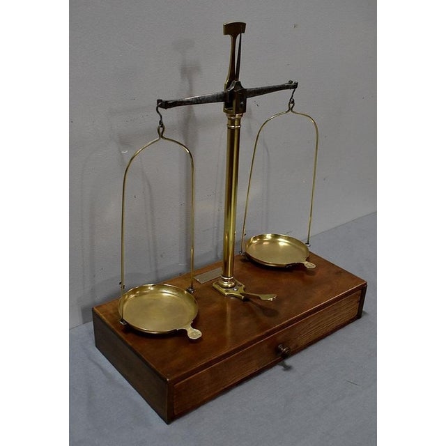 Small Balance Beam for Delicate Weighing, composed in the center of a vertical Brass Knife, topped with a graduated scale....