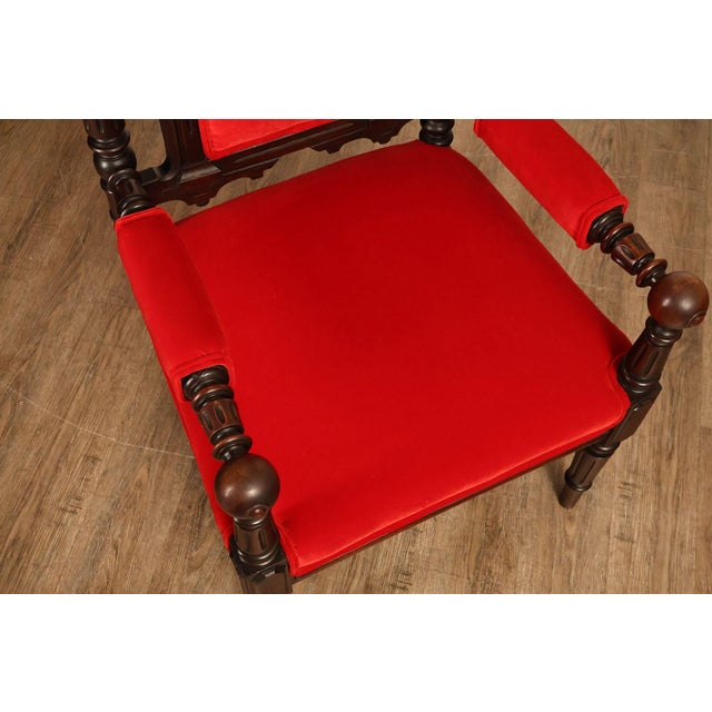 Early 20th Century Gothic Revival Walnut Carved Wood Throne Pair Of Armchairs For Sale - Image 5 of 18