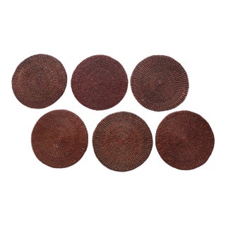 Late 20th Century Round Woven Raffia Placemats With Basket, Set of 6 For Sale