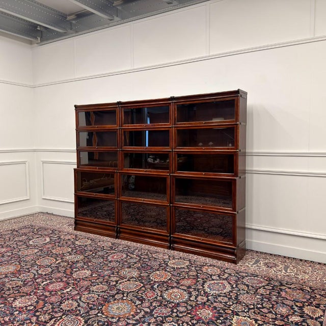 Classic English Bookcase in the style of Globe-Wernicke For Sale - Image 3 of 15