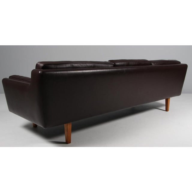 Wood V11A 3-Seater Sofa by Illum Wikkelsoe for Holger Christensen, 1960s For Sale - Image 7 of 8