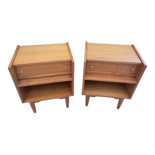 Pair of 1960s Vintage Mid Century Modern Walnut Wood Bedside Tables For Sale