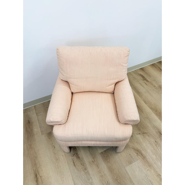 This vintage Drexel Heritage armchair brings a soft, romantic presence to any living room or reading nook. Upholstered in...