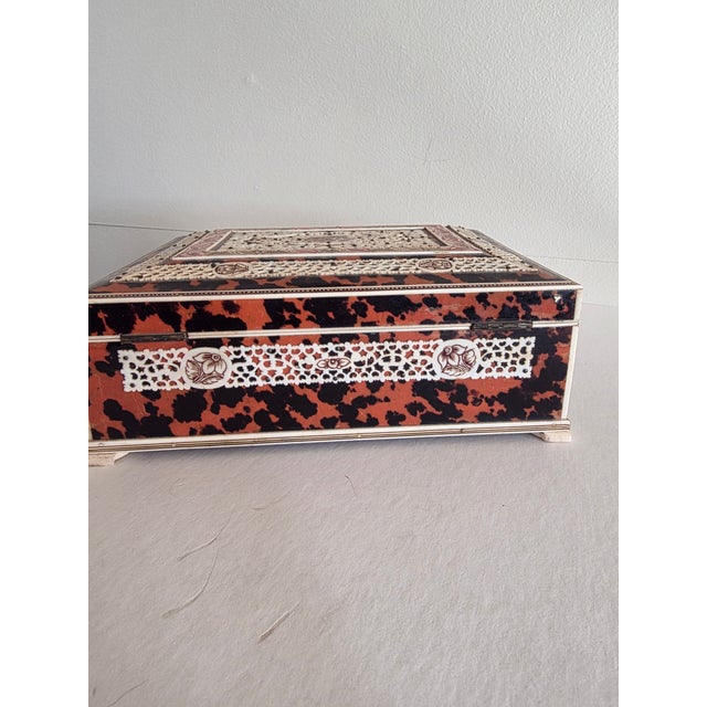 Vintage Anglo Indian Faux Tortoiseshell Box For Sale In San Antonio - Image 6 of 11