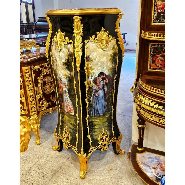 Hand-Painted French Pedestal Stand With Marble Top & Gold Leaf Accents For Sale In Miami - Image 6 of 6