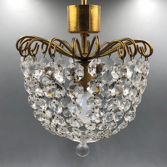 This elegant ceiling lamp from the 1920s/1930s embodies the Art Deco style, known for its luxurious materials and...