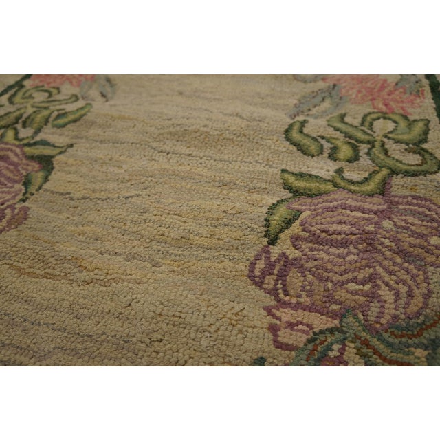 1930s Tan Ecru Floral Folk Art Antique American Hooked Rug 2'2" X 19' Handknotted Wool Carpet For Sale In New York - Image 6 of 18