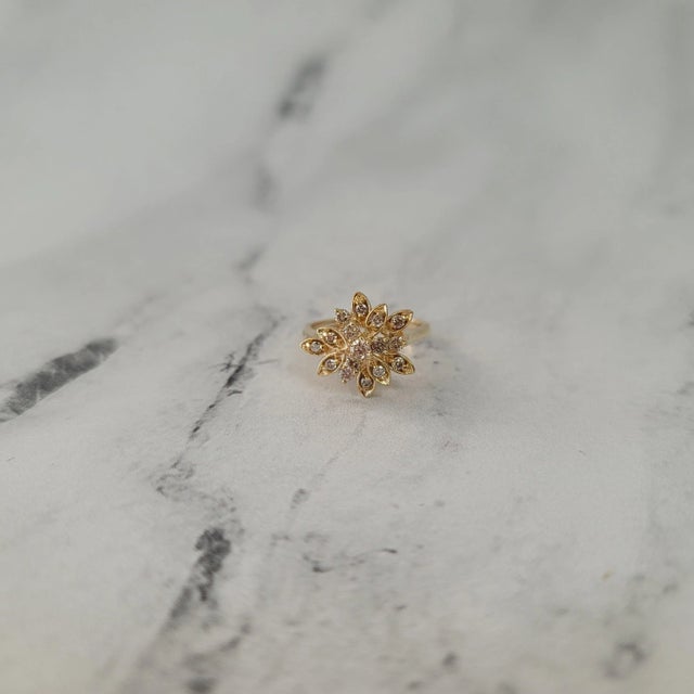 Diamond Leaf Cluster Ring 14k Yellow Gold, Size 9 For Sale - Image 4 of 4