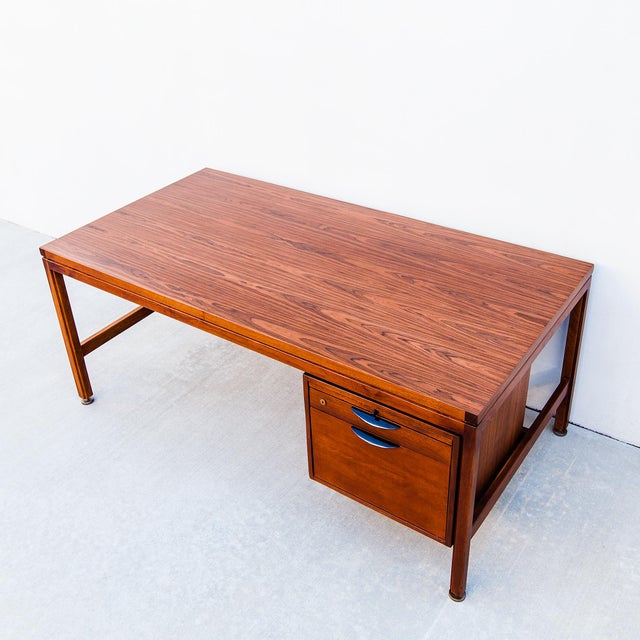 Mid-Century Modern Jens Risom Attributed Walnut & Rosewood Executive Desk, 1960s Mid Century Modern For Sale - Image 3 of 14