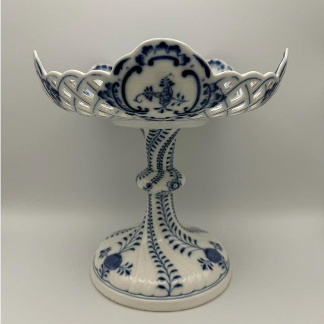 Antique Porcelain Zwiebelmuster Ceremonial Bowl with Knauf-Schwerts Mark from Meissen, 1850-1910 For Sale - Image 4 of 15