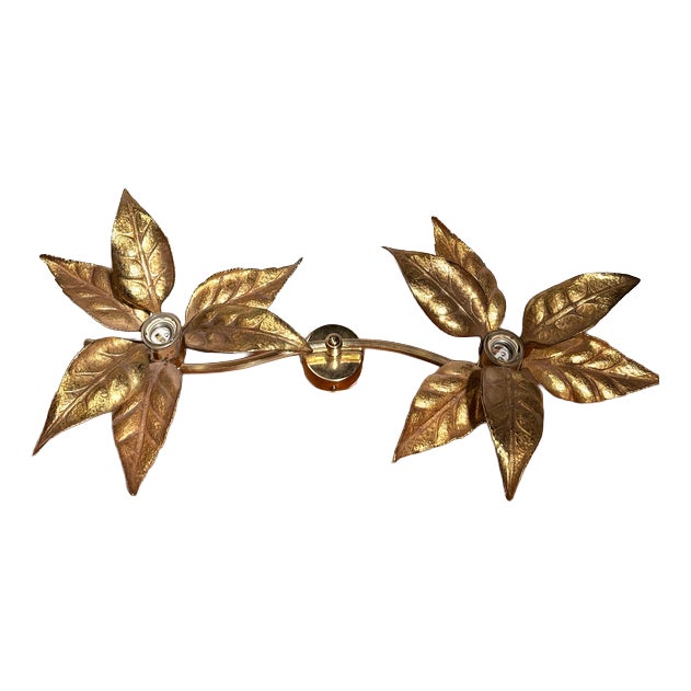 Vintage Hollywood Regency Leaf Wall Lamp in Gilt Metal For Sale