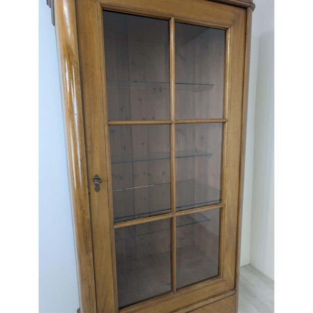 Antique Display Cabinet in Walnut For Sale - Image 4 of 18