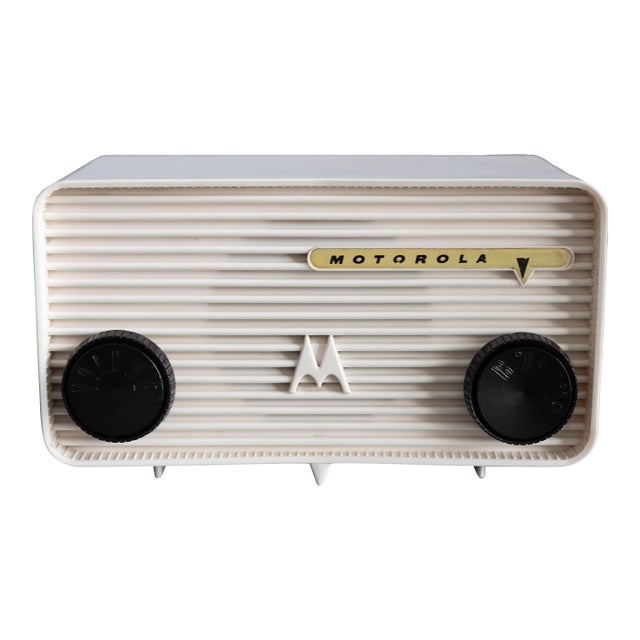 Mid-Century Modern 1957 Motorola Jetsons Tube Radio - White For Sale