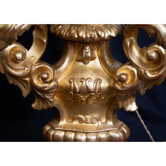 Antique Louis XV Lamps in Gilded and Carved Wood, Naples, 18th Century, Set of 2 For Sale - Image 5 of 7