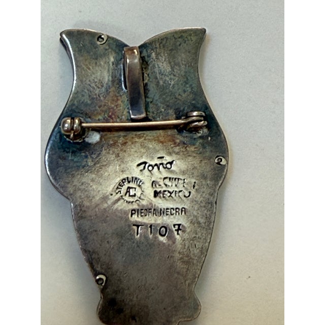 Mid Century Mexican Modernist Toño Taxco Sterling Silver Piedra Negra Owl Brooch Pendant Mixed Metal Turquoise Inlay Signed For Sale - Image 4 of 6