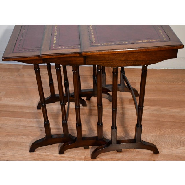 Wood 1930s Vintage English Regency Mahogany Wood Leather Top Nesting Tables Tiered Set For Sale - Image 7 of 13