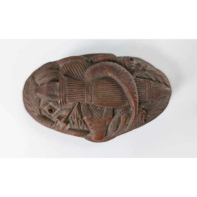 American 19th Century Folk Art Carved Coconut Snuff Box With Alligator or Crocodile For Sale - Image 3 of 12