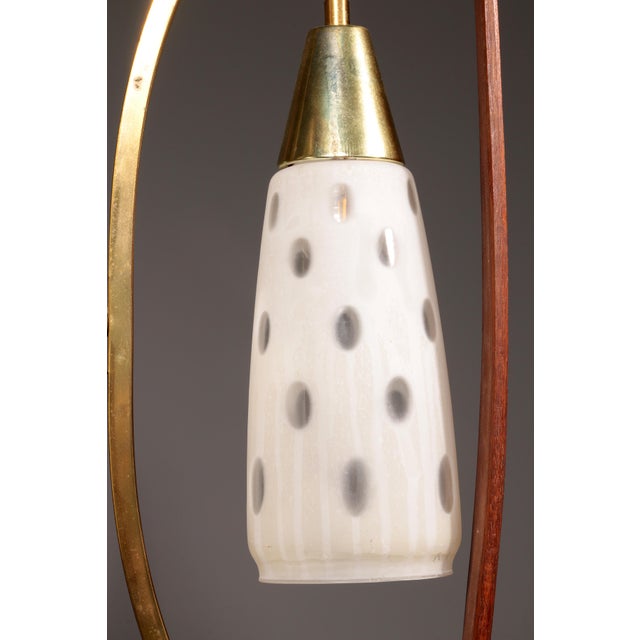 Mid-Century Modern Biomorphic Table Lamps in Walnut, Glass, and Brass from Masjestic Lamp.Co, USA, 1960s For Sale - Image 3 of 10