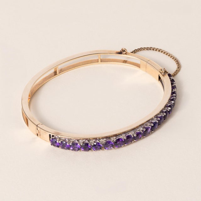 Modern Vintage 3 Carats Purple Amethyst 14k Gold Bangle Bracelet For Sale - Image 3 of 6