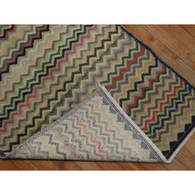 Wavy Vintage Turkish Deco Rug - 2'6" x 5'2" For Sale - Image 4 of 6