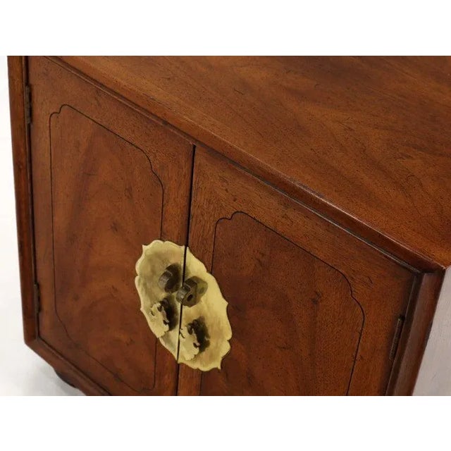 Mid-Century Modern Two Doors Nightstands by Henredon - a Pair For Sale - Image 11 of 12