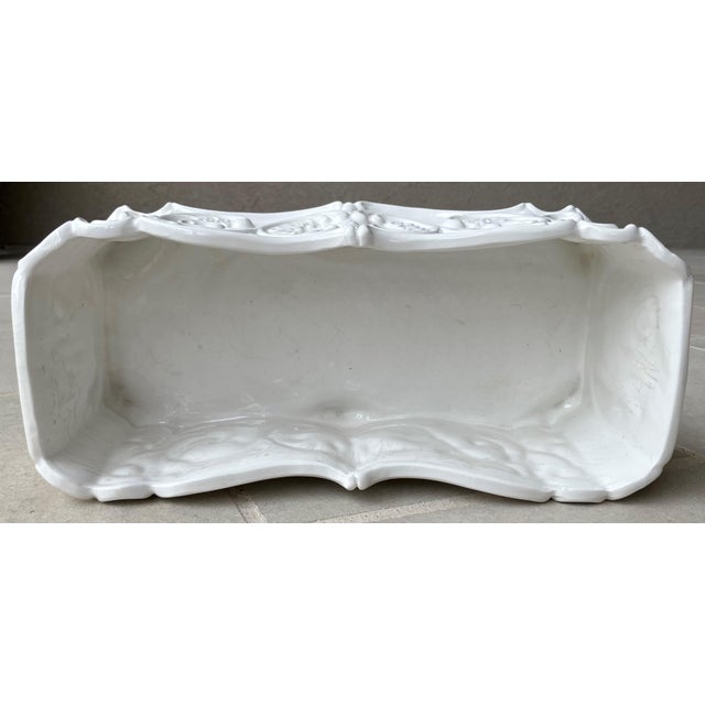 Circa 1980 Neoclassical Mottahedah-Style Terraglia Bianca (Creamware) “Flower Box" Cachepot or Jardinière, Italy For Sale - Image 14 of 18