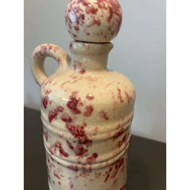 Vintage Mohawk R-4 Cranberry Spongeware Stoneware Jug – Mid-Century Advertising Liquor Bottle With Original Cork For Sale - Image 10 of 10