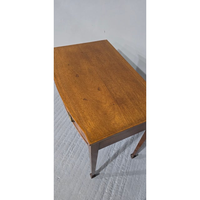 A lovely quality bow fronted two drawer mahogany sidetable with brass oval handles and standing on spade feet, excellent...