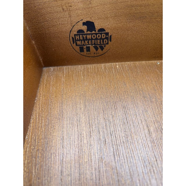 Heywood-Wakefield 1960s Pair of Heywood Wakefield Nightstand Tables For Sale - Image 4 of 7