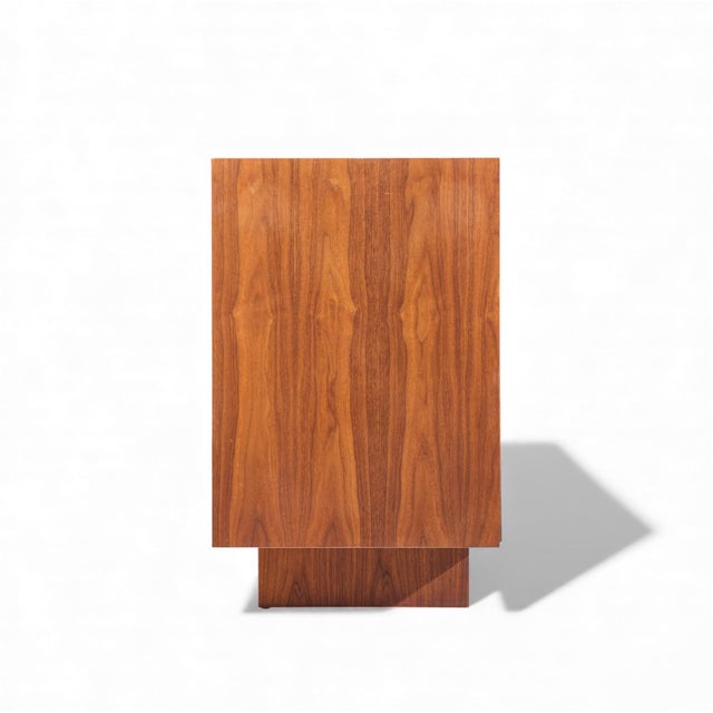 Mid 20th Century Vladimir Kagan for Dreyfuss Mid 20th Century Walnut and Lucite Vanity Dresser For Sale - Image 5 of 11