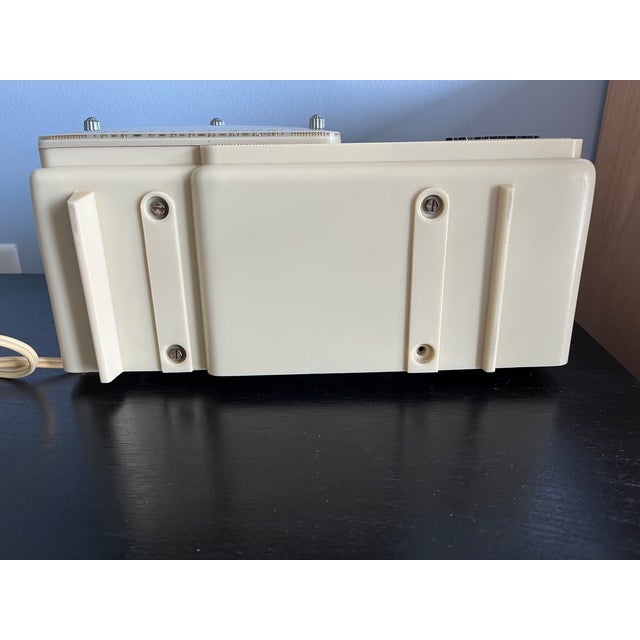 Mid-Century Modern 1957 Bulova Clock Radio - Cream & Gold For Sale In New York - Image 6 of 9