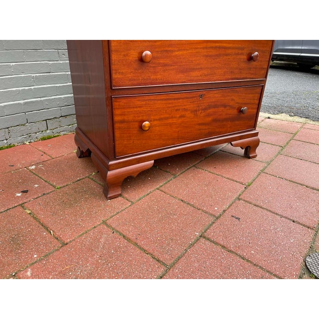 Victorian Mahogany Tall Chest of Drawers – 7 Graduated Drawers, Original Hardware For Sale - Image 4 of 14