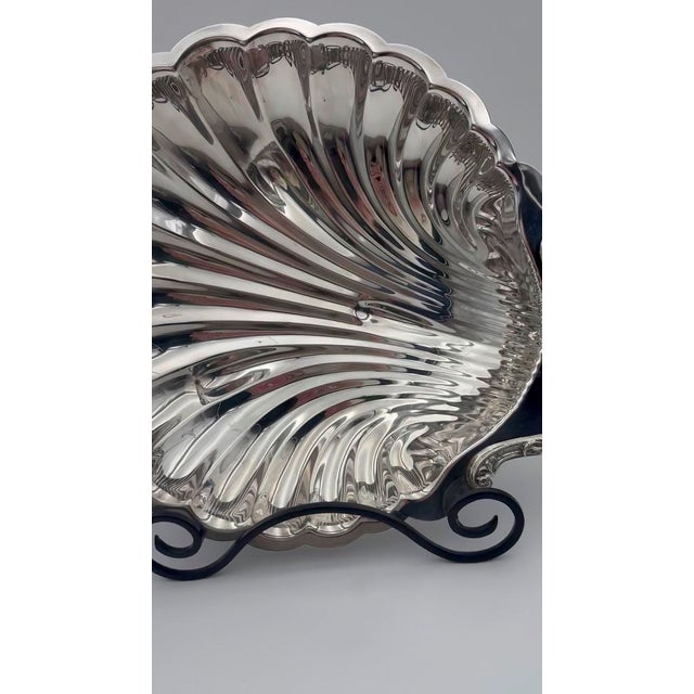 Mid 20th Century Vintage English Silver Mfg. Corp. Silverplate Scallop Shell Serving Dish For Sale - Image 5 of 8