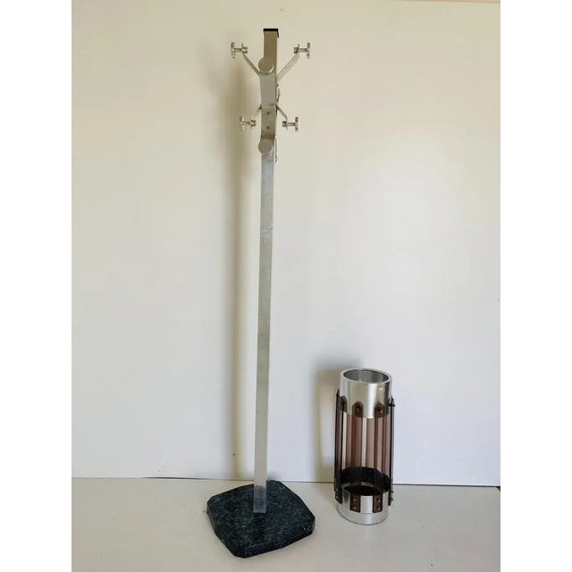 Set consisting of coat stand with tin umbrella stand. Coat stand with black marble base and chrome-plated steel frame.
