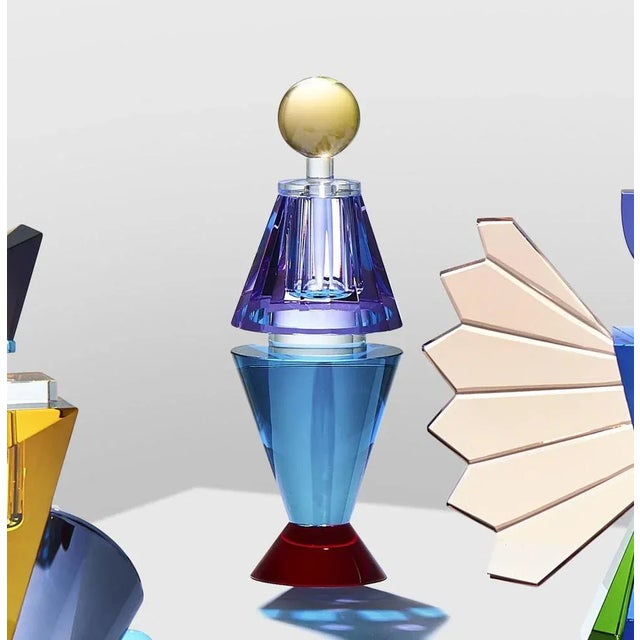 Colorful crystal perfume flacon, hand-sculpted contemporary crystal Hand-sculpted in crystal Measures: Small Height 20 cm...