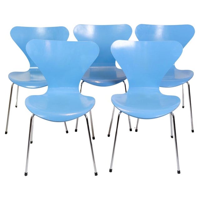 Dining Table Chairs Model 3107 in Light Blue by Arne Jacobsen for Fritz Hansen, 1980s, Set of 5 For Sale - Image 9 of 9