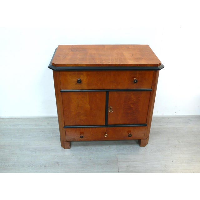 Biedermeier Vanity Cabinet in Ashwood, 1850s For Sale - Image 4 of 11