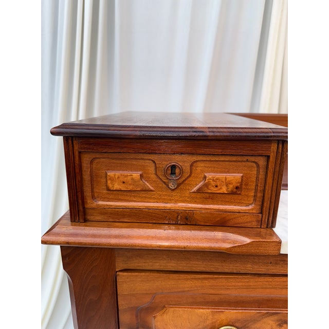 Brown 19th-Century Victorian Eastlake Walnut & Burl Dresser With Original Finish & Hardware For Sale - Image 8 of 18