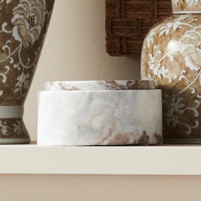 Kenneth Ludwig Chicago Jaqueline Marble Round Lidded Box Wide For Sale - Image 4 of 4