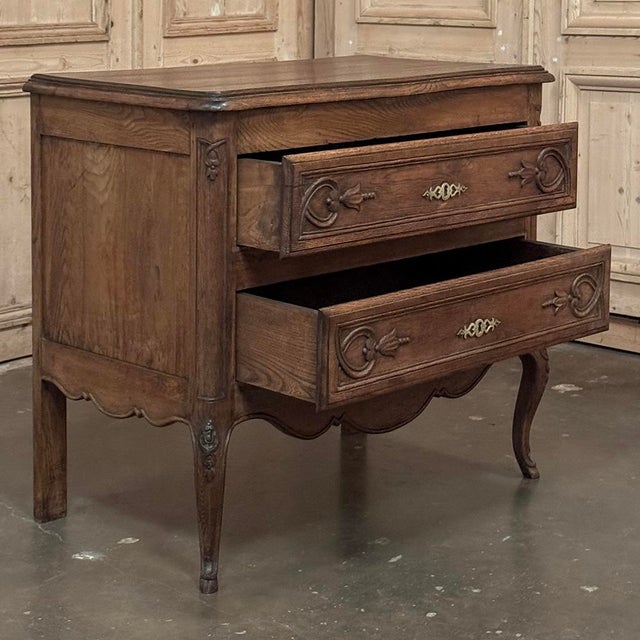 19th Century Louis XV Country French Oak Commode For Sale - Image 14 of 18