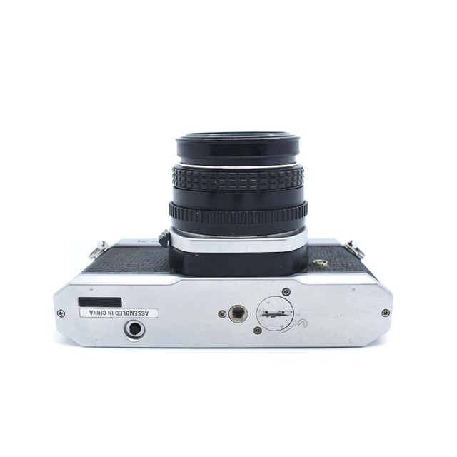 1960s 1990's Pentax K1000 35mm Film Camera With 50mm Lens For Sale - Image 5 of 6