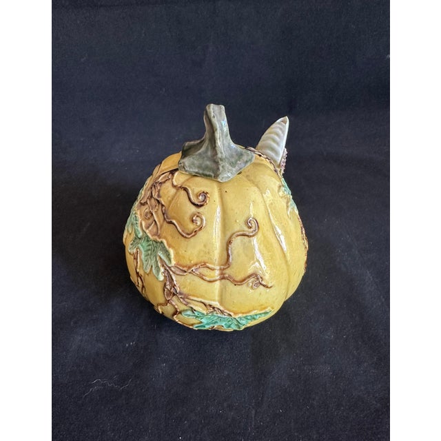 Antique Chinese Porcelain Water Dropper; Gourd-Shaped Scholar's Tool; Qing Dynasty For Sale - Image 4 of 12