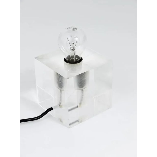 Mid-Century Acrylic Glass Cubic Table Lamp, Italy, 1970s For Sale - Image 3 of 11